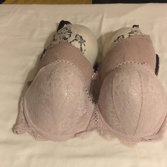 Victoria's Secret Other - 3 Victoria secret bras 40DDD all laced good condition .